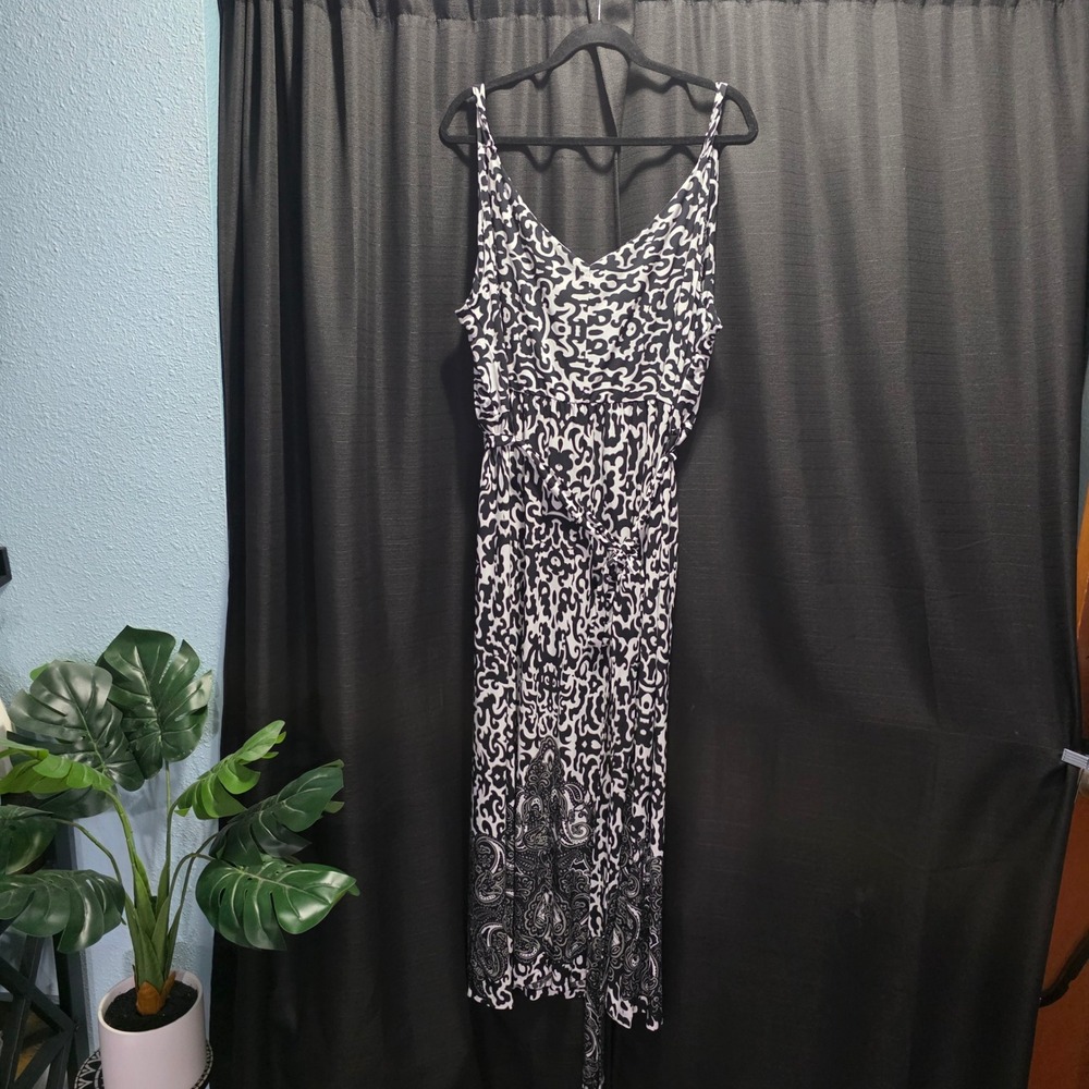 Avenue Black White Abstract Paisley Maxi Dress Plus Size 26/28 Sleeveless V-Neck